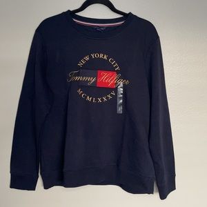 NWT WOMENS ESSENTIAL NEW YORK LOGO SWEATSHIRT - L